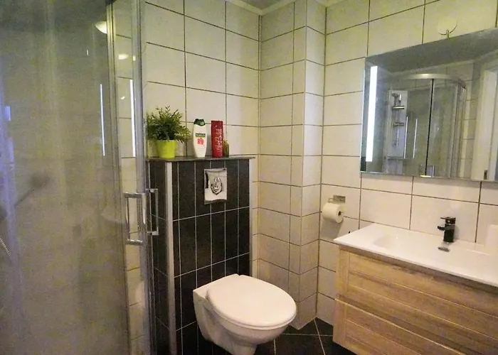 With Two Bedrooms And Parking דירה